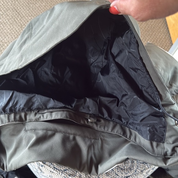 Grey and Lime Green Spyder Thinsulate ski jacket in XL. Good condition! - Picture 7 of 9